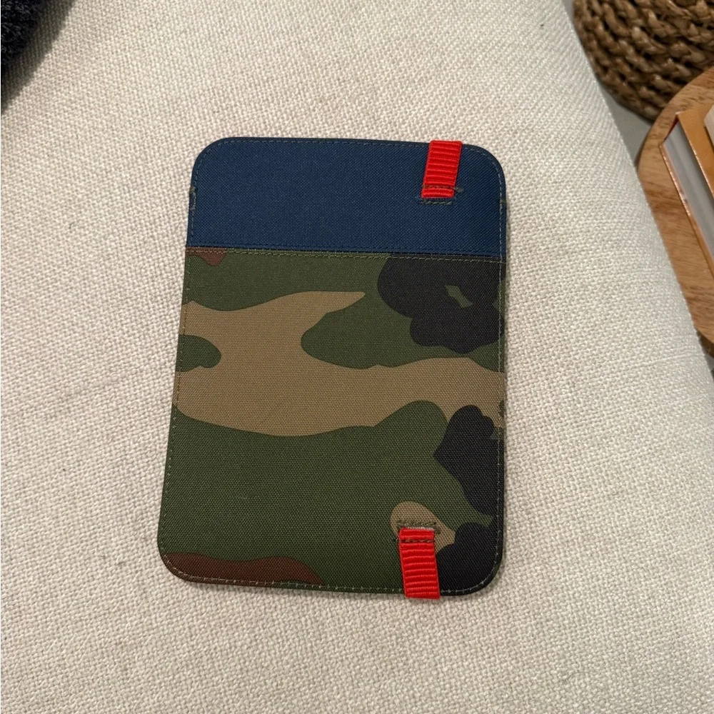 Herschel Camo Tablet Sleeve - Picture 3 of 5